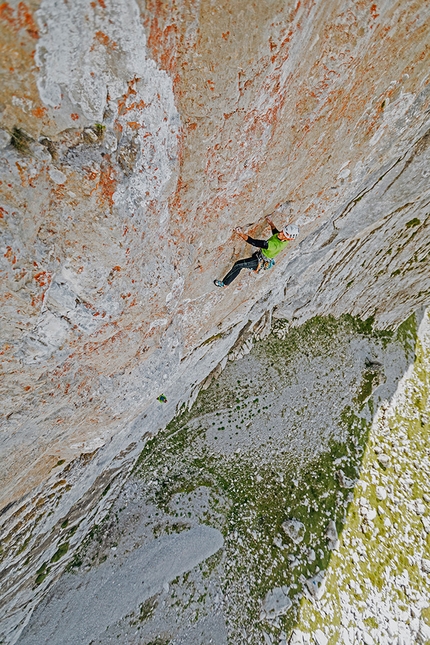 Dolomiti di Brenta, Val d’Ambiez, Zigo Zago, Rolando Larcher - Rolando Larcher sul terzo tiro di Via Zigo Zago sulla Cima Ghez in Val d’Ambiez