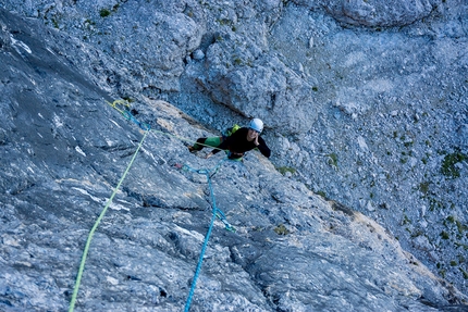 Pilastro di Misurina, Dolomiti, Peter Manhartsberger, Sabrina Ornter - Sabrina Ornter sul primo tiro di Vintage sul Pilastro di Misurina nelle Dolomiti (Peter Manhartsberger, Sabrina Ornter 23/08/2016)