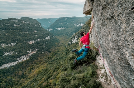 Andrea Zanone - Andrea Zanone su Lasciati Andare 8a+ a Finale Ligure