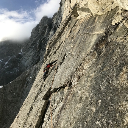 Grandes Jorasses, Manitua, Federica Mingolla, Leo Gheza - Federica Mingolla, Leo Gheza su Manitua alle Grandes Jorasses, massiccio del Monte Bianco