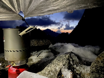 Grandes Jorasses, Manitua, Federica Mingolla, Leo Gheza - Federica Mingolla and Leo Gheza repeating Manitua on Grandes Jorasses, Mont Blanc massif