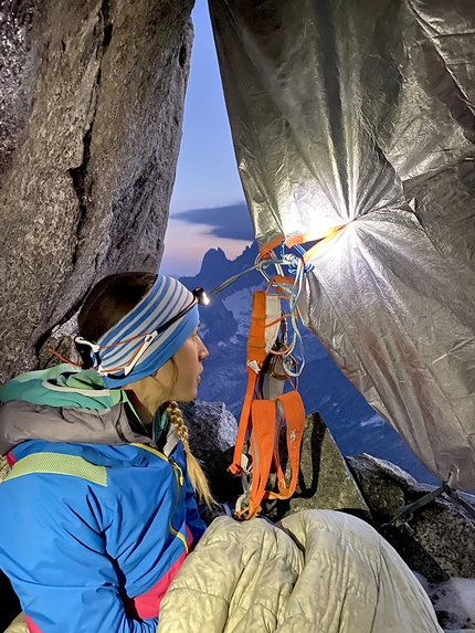 Grandes Jorasses, Manitua, Federica Mingolla, Leo Gheza - Federica Mingolla at the bivy of Manitua on Grandes Jorasses, Mont Blanc massif