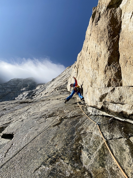 Grandes Jorasses, Manitua, Federica Mingolla, Leo Gheza - Federica Mingolla su Manitua alle Grandes Jorasses, massiccio del Monte Bianco