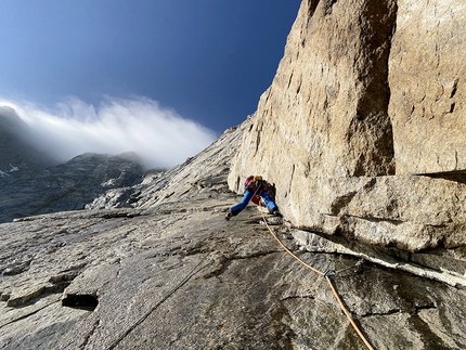 Grandes Jorasses, Manitua, Federica Mingolla, Leo Gheza - Federica Mingolla su Manitua alle Grandes Jorasses, massiccio del Monte Bianco