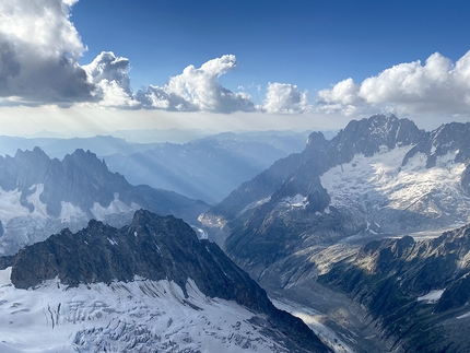 Grandes Jorasses, Manitua, Federica Mingolla, Leo Gheza - Vista da Manitua alle Grandes Jorasses, massiccio del Monte Bianco