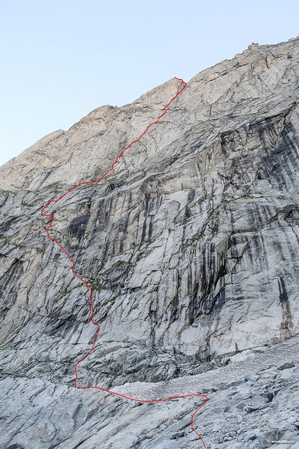 Val Masino, Val Torrone, Pizzo Torrone, Tommaso Lamantia, Manuele Panzeri - Il tracciato di La Leggenda di Charlie e il Dragone sul Pizzo Torrone Occidentale (Val Torrone, Val Masino) di Tommaso Lamantia e Manuele Panzeri