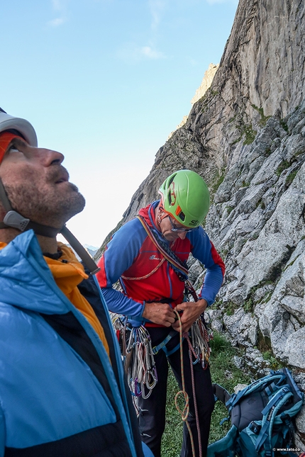 Val Masino, Val Torrone, Pizzo Torrone, Tommaso Lamantia, Manuele Panzeri - Tommaso Lamantia e Manuele Panzeri, preparativi per La Leggenda di Charlie e il Dragone sul Pizzo Torrone Occidentale (Val Torrone, Val Masino)