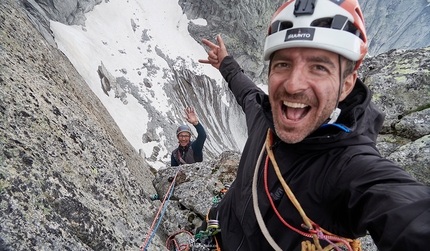 Val Masino, Val Torrone, Pizzo Torrone, Tommaso Lamantia, Manuele Panzeri - Tommaso Lamantia e Manuele Panzeri durante l'apertura di La Leggenda di Charlie e il Dragone sul Pizzo Torrone Occidentale (Val Torrone, Val Masino)