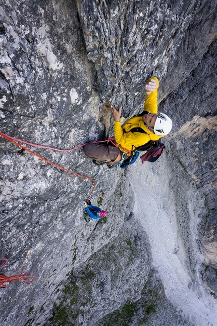 Col di Mezzo, Val Rienza, Dolomiti, Peter Manhartsberger, Martin Wibmer - Martin Wibmer sul secondo tiro di Osttiroler Marende al Col di Mezzo, Val Rienza, Dolomiti