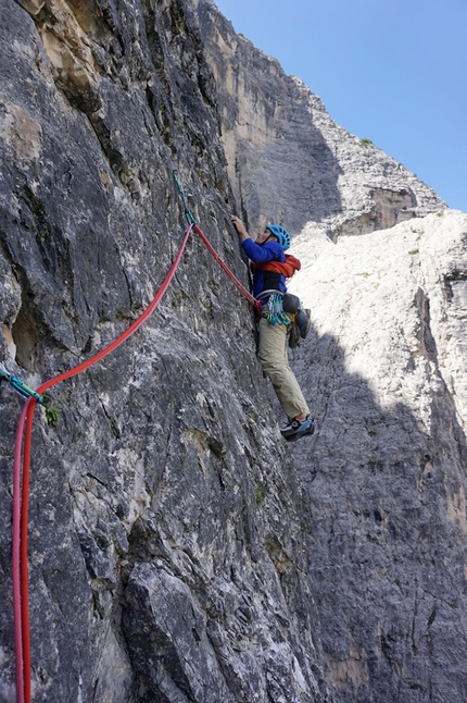 Col di Mezzo, Val Rienza, Dolomiti, Peter Manhartsberger, Martin Wibmer - Peter Manhartsberger sul terzo tiro di Osttiroler Marende al Col di Mezzo, Val Rienza, Dolomiti