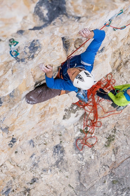 Col di Mezzo, Val Rienza, Dolomiti, Peter Manhartsberger, Martin Wibmer - Martin Wibmer sul tiro chiave di Osttiroler Marende al Col di Mezzo, Val Rienza, Dolomiti