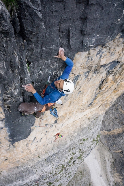 Col di Mezzo, Val Rienza, Dolomiti, Peter Manhartsberger, Martin Wibmer - Martin Wibmer sul tiro chiave di Osttiroler Marende al Col di Mezzo, Val Rienza, Dolomiti