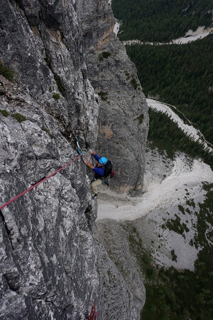 Rienzwand, Rienztal, Dolomites, Peter Manhartsberger, Martin Wibmer - Martin Wibmer climbing pitch 7 of Osttiroler Marende on Rienzwand, Rienztal, Dolomites