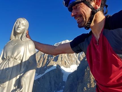 Filip Babicz, Integralissima di Peuterey, Aiguille Noire de Peutèrey, Monte Bianco - Filip Babicz in vetta alla Aiguille Noire durante la Integralissima di Peuterey