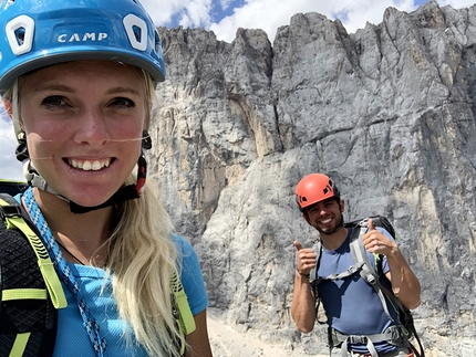 Fungo d’Ombretta, Torre Moschitz, Dolomiti, Bepi De Francesch, Francesco Innerkofler, Giorgia Felicetti, Federico Dell’Antone - Giorgia Felicetti e Federico Dell’Antone in cima al Fungo d’Ombretta nelle Dolomiti