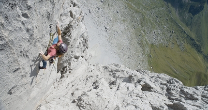 Barbara Zangerl, Jacopo Larcher, Beat Kammerlander, Kampfzone, Rätikon, climbing - Barbara Zangerl repeating Kampfzone in the Rätikon, first ascended by Beat Kammerlander