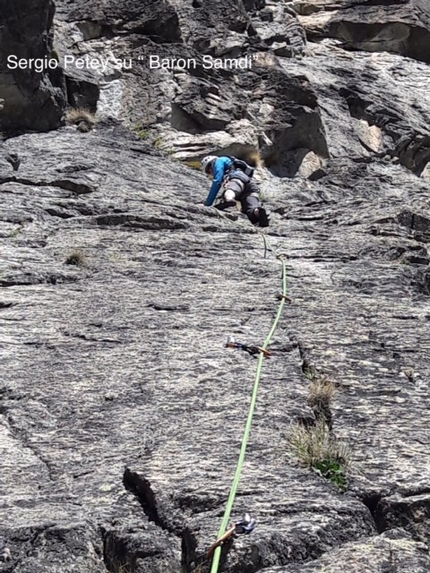 Arrampicare a Crête Sèche in Valle d’Aosta - Sergio Petey su Via Baron Samdi, parete Berrier, Crête Sèche