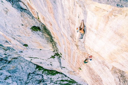 Nico Favresse, Sébastien Berthe - Nicolas Favresse & Sébastien Berthe climbing Headless Children in the Rätikon massif