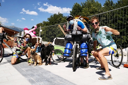 Nicolas Favresse, Sébastien Berthe bike & climb the Alps - Nicolas Favresse, Sébastien Berthe, Damien Largeron and their dogs at the start of the month-long climbing trip across the Alps