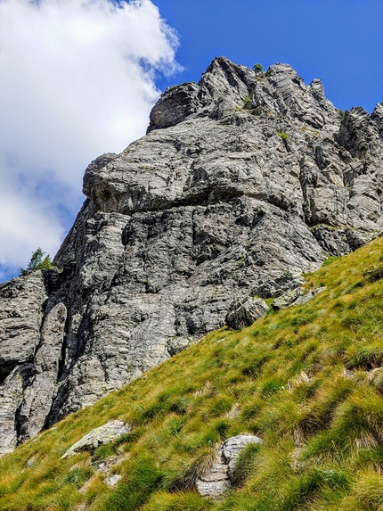 Valle di Trona, arrampicata, Val Gerola, Cristian Candiotto, Alessandro Beretta - Avancorpo di Punta Pio X in Val Trona (Val Gerola, Orobie Valtellinesi) dove corre la Via Leontopodium di Cristian Candiotto e Alessandro Beretta