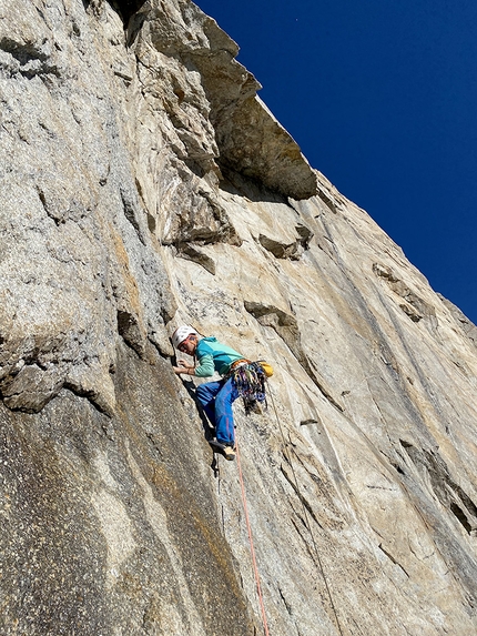 Grandes Jorasses, Il Giovane Guerriero, Federica Mingolla, Leo Gheza - Federica Mingolla e Leo Gheza durante la prima ripetizione di Il Giovane Guerriero sulla parete est delle Grandes Jorasses