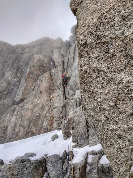 Gabarrou-Silvy, Aiguille Verte, Monte Bianco - Symon Welfringer e Aurélien Vaissier sulla Gabarrou-Silvy sull’Aiguille Verte, 07/2020