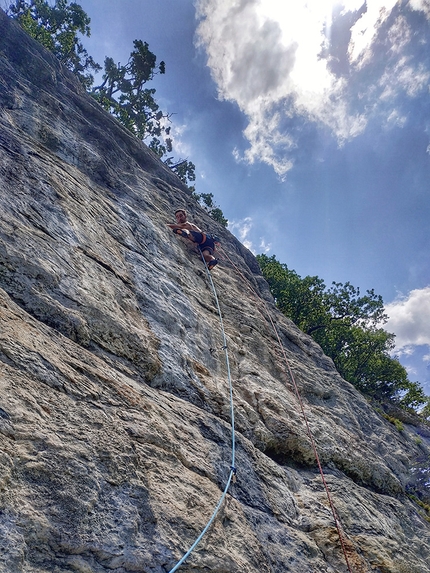 Symon Welfringer - Symon Welfringer and Charles Noirot climbing Le grand bleu (200m, 8a+) at Balme, 07/2020