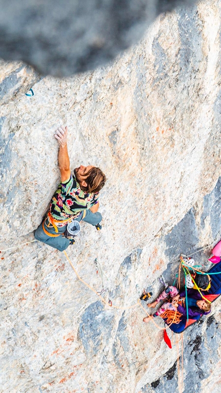 Des Kaisers neue Kleider, Wilder Kaiser, Nicolas Favresse, Sébastien Berthe - Nico Favresse and Sébastien Berthe climbing Des Kaisers neue Kleider, Wilder Kaiser, Austria 