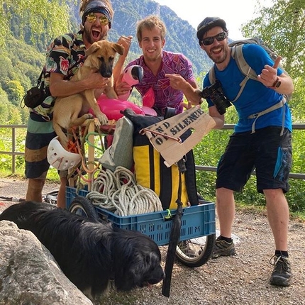 Nicolas Favresse, Sébastien Berthe, End of Silence, Feuerhorn - Nicolas Favresse and Sébastien Berthe with Damien Largeron and their dogs celebrating after having climbed End of Silence on the Feuerhorn in Germany. The Belgian climbers have completed the famous 8b+ Alpine Trilogy comprised of Silbergeier, Des Kaisers Neue Kleider and The End of Silence