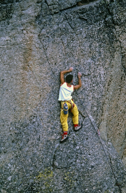 Paretina di Forno, Val Grande di Lanzo - Maurizio Oviglia in 1985 climbing Canzone per un minuto at Paretina di Forno, Val Grande di Lanzo