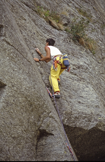 Paretina di Forno, Val Grande di Lanzo - Maurizio Oviglia su Sogno di Mezza Estate nel 1985, Paretina di Forno, Val Grande di Lanzo