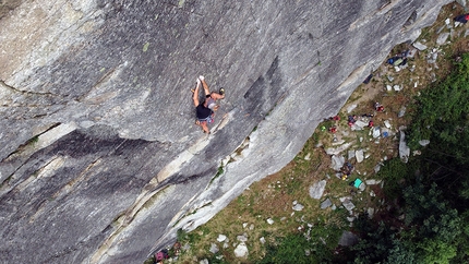 Paretina di Forno, Val Grande di Lanzo - Marco Casalegno in 2020 trying one of his new climbs at Paretina di Forno, Val Grande di Lanzo