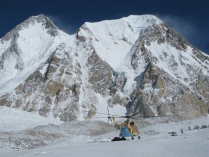 Gasherbrum II in winter: Moro, Urubko and Richards poised for summit push
