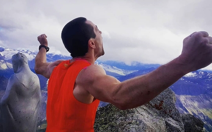 Filip Babicz races up Aiguille Noire de Peuterey in 1 hour 30 minutes