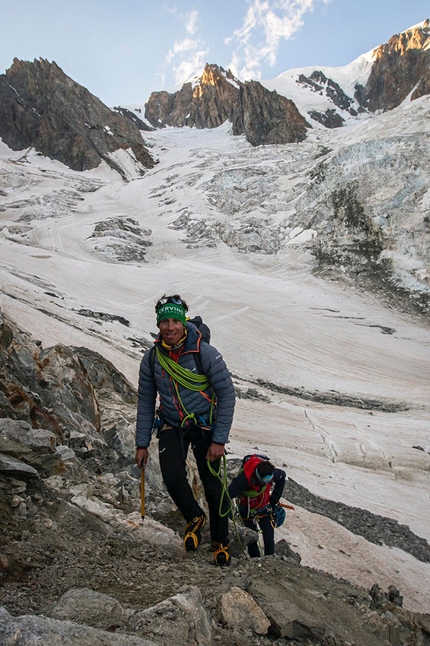 Trittico del Frêney, Monte Bianco, François Cazzanelli, Francesco Ratti - François Cazzanelli e Francesco Ratti durante il concatenamento del trittico del Frêney sul Monte Bianco, 07/2020