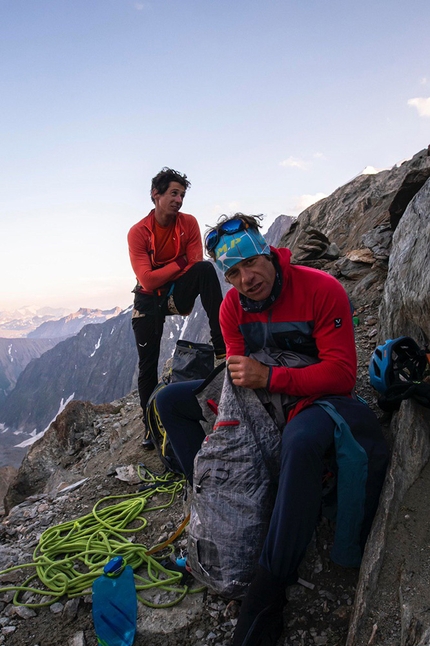 Trittico del Frêney, Monte Bianco, François Cazzanelli, Francesco Ratti - François Cazzanelli e Francesco Ratti durante il concatenamento del trittico del Frêney sul Monte Bianco, 07/2020