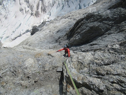 Trittico del Frêney, Monte Bianco, François Cazzanelli, Francesco Ratti - François Cazzanelli e Francesco Ratti durante il concatenamento del trittico del Frêney sul Monte Bianco, 07/2020