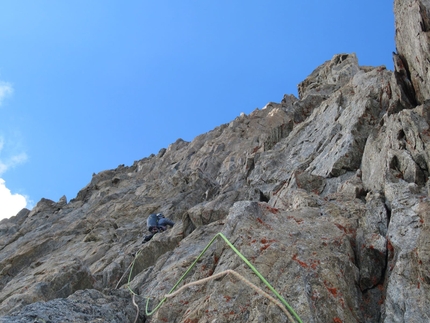 Trittico del Frêney, Monte Bianco, François Cazzanelli, Francesco Ratti - François Cazzanelli e Francesco Ratti durante il concatenamento del trittico del Frêney sul Monte Bianco, 07/2020