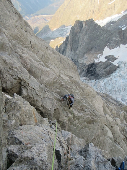 Trittico del Frêney, Monte Bianco, François Cazzanelli, Francesco Ratti - François Cazzanelli e Francesco Ratti durante il concatenamento del trittico del Frêney sul Monte Bianco, 07/2020