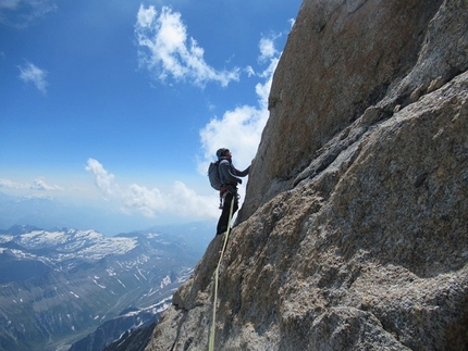 Trittico del Frêney, Monte Bianco, François Cazzanelli, Francesco Ratti - François Cazzanelli e Francesco Ratti durante il concatenamento del trittico del Frêney sul Monte Bianco, 07/2020