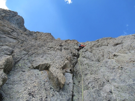 Trittico del Frêney, Monte Bianco, François Cazzanelli, Francesco Ratti - François Cazzanelli e Francesco Ratti durante il concatenamento del trittico del Frêney sul Monte Bianco, 07/2020