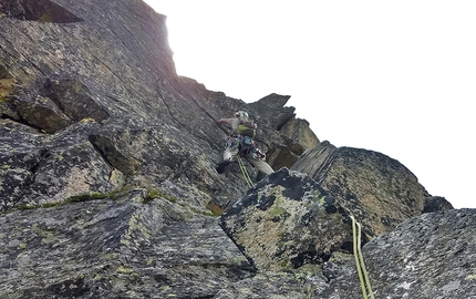 Valle Orco, Cima Pourset - Claudio Payola sul secondo tiro di Viaggio Panoramico sulla Cima Pourset in Valle dell’Orco