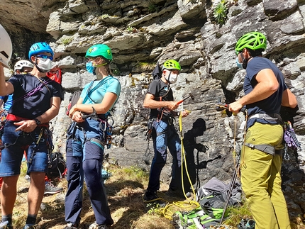 Vallone di Sea, Scuola Giusto Gervasutti - Il corso di arrampicata trad organizzato dalla Scuola Giusto Gervasutti in Vallone di Sea il 05/09/2020