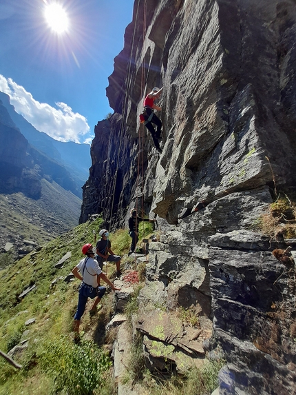 Vallone di Sea, Scuola Giusto Gervasutti - Il corso di arrampicata trad organizzato dalla Scuola Giusto Gervasutti in Vallone di Sea il 05/09/2020