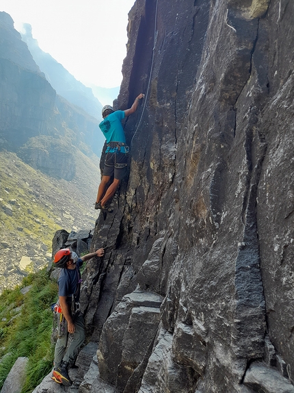 Vallone di Sea, Scuola Giusto Gervasutti - Il corso di arrampicata trad organizzato dalla Scuola Giusto Gervasutti in Vallone di Sea il 05/09/2020