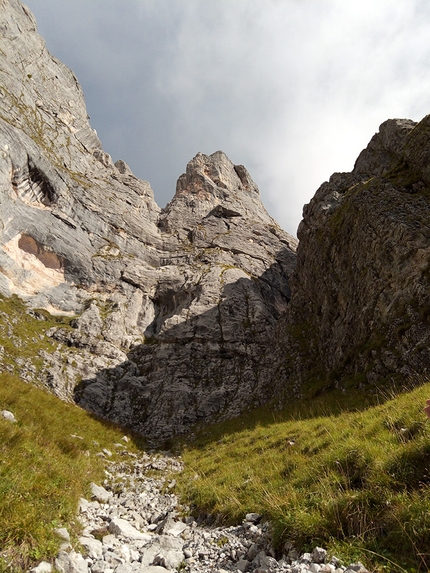 Dolomiti di Brenta, Cima Omet, Via in ricordo di Giuliano Stenghel, Stefano Menegardi, Emanuele Menegardi - L'apertura della Via in ricordo di Giuliano Stenghel sul Pilastro Scolobi della Cima Omet in Val di Tovel (Dolomiti di Brenta)