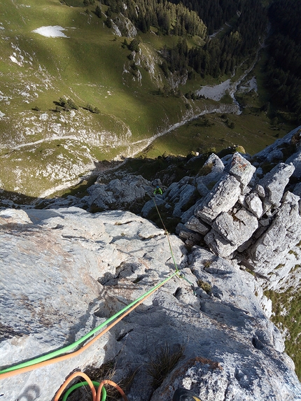 Dolomiti di Brenta, Cima Omet, Via in ricordo di Giuliano Stenghel, Stefano Menegardi, Emanuele Menegardi - L'apertura della Via in ricordo di Giuliano Stenghel sul Pilastro Scolobi della Cima Omet in Val di Tovel (Dolomiti di Brenta)