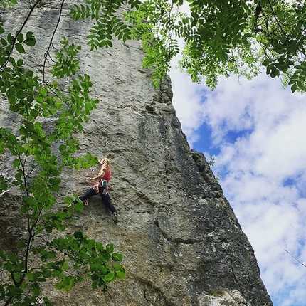 Madeleine Cope and Emma Twyford climb E9 in England and Wales