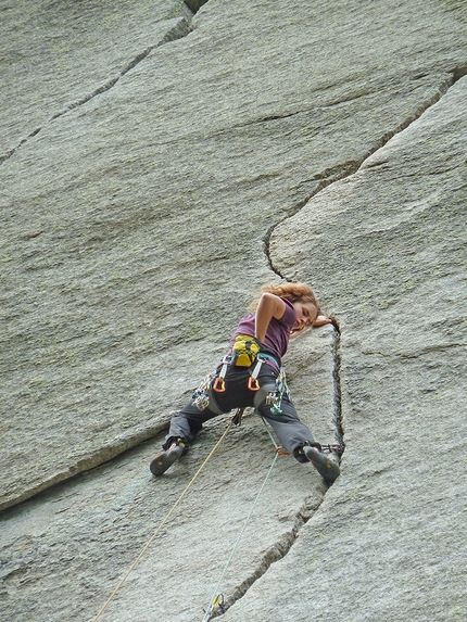 Valle Orco  trad climbing - Alice Thompson climbing Valle dell’Orco  