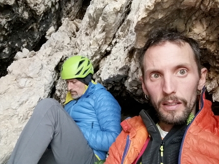 Sassolungo, Dolomiti, Filippo Nardi, Jacopo Biserni - Filippo Nardi e Jacopo Biserni durante l'apertura della via Ennio Morricone  sulla parete sudest dello Spallone del Sassolungo nelle Dolomiti.